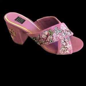 White House Black Market never worn purple suede embroidered mule size 7.5
